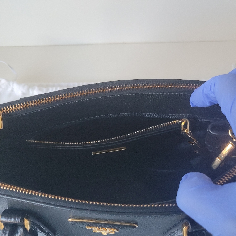 PRADA Crocodile Galleria Saffiano Leather Black Bag - Picture 10 of 17